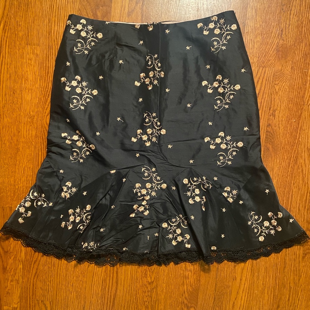 90s/Y2K Nanette Lepore 100% Silk Embroidered Flute Skirt with Lace Hem